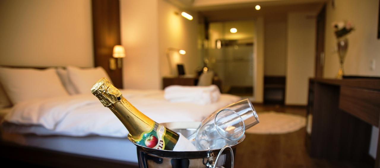 Tn&Co Exclusive Cip Suites And Primeclass Rooms (Adults Only) 무글라 외부 사진